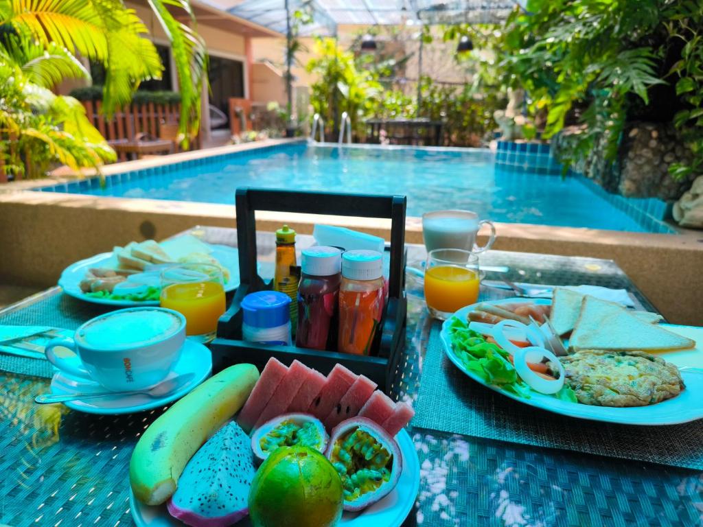 Seven Seas Hotel Patong Beach - 8