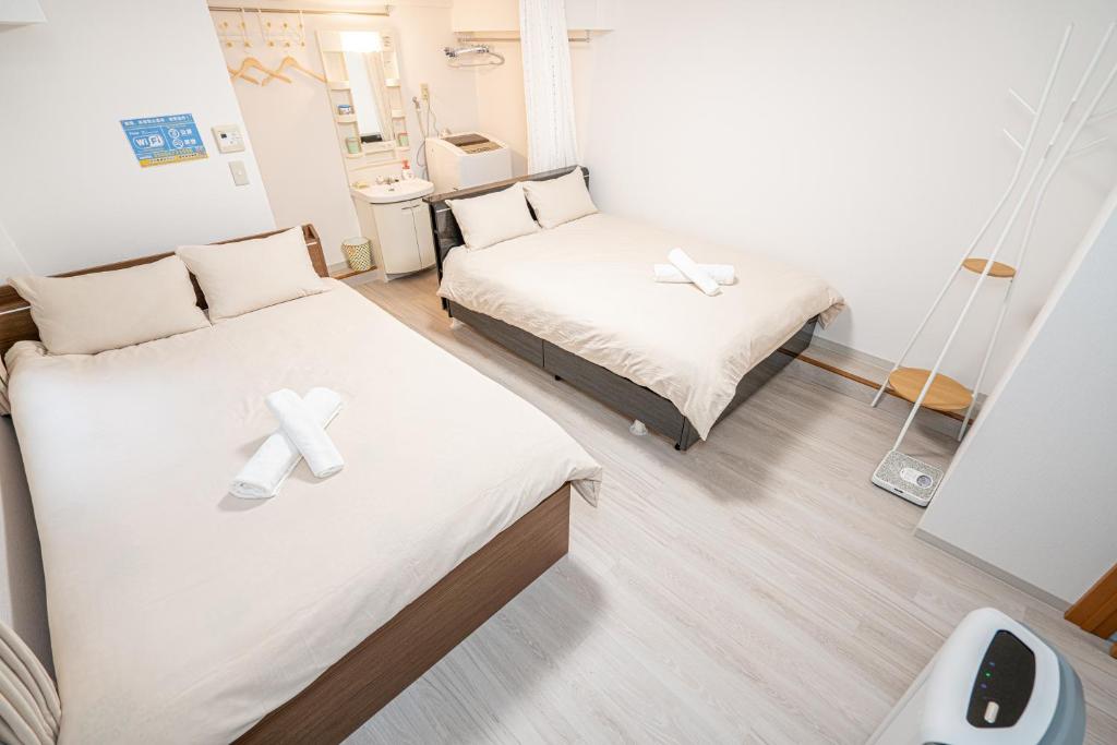 Ikebukuro East Exit Queen Bed Room