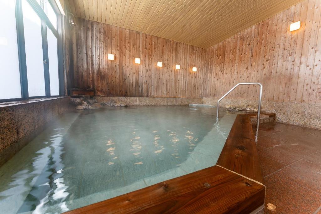 Bazén v ubytování KAMENOI HOTEL Kusatsu Yubatake nebo v jeho okolí