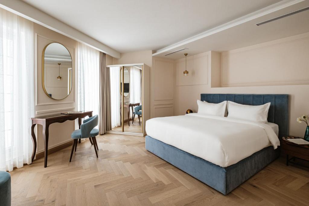 Postel nebo postele na pokoji v ubytování Palazzo Castagna Boutique Hotel