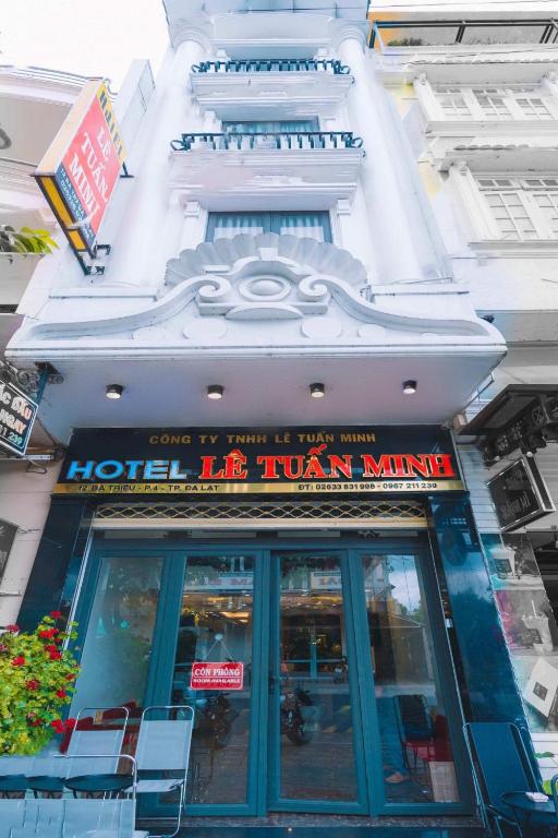 Tòa nhà nơi khách sạn tọa lạc