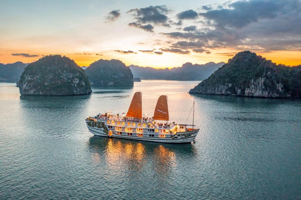 Indochina Sails Ha Long Bay Powered by ASTON, Ha Long – Prezzi aggiornati  per il 2024