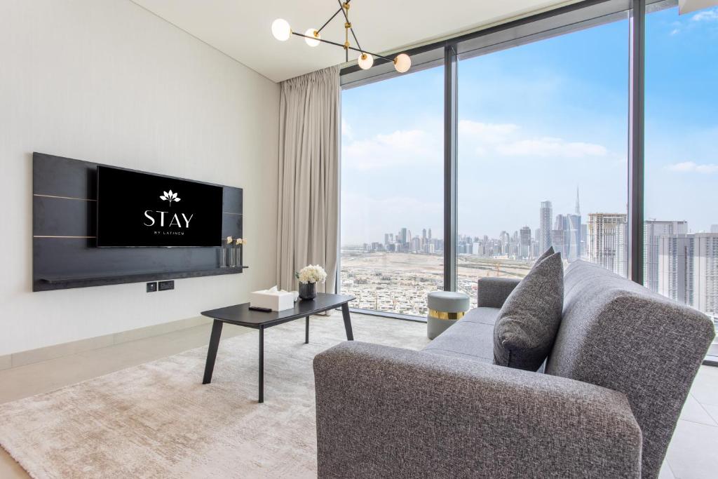 Posezení v ubytování STAY BY LATINEM Luxury 2BR Holiday Home W2703 near Burj Khalifa