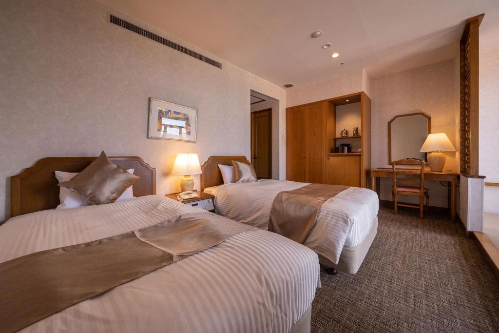 Postel nebo postele na pokoji v ubytování Ooedo Onsen Monogatari Premium Saikaibashi