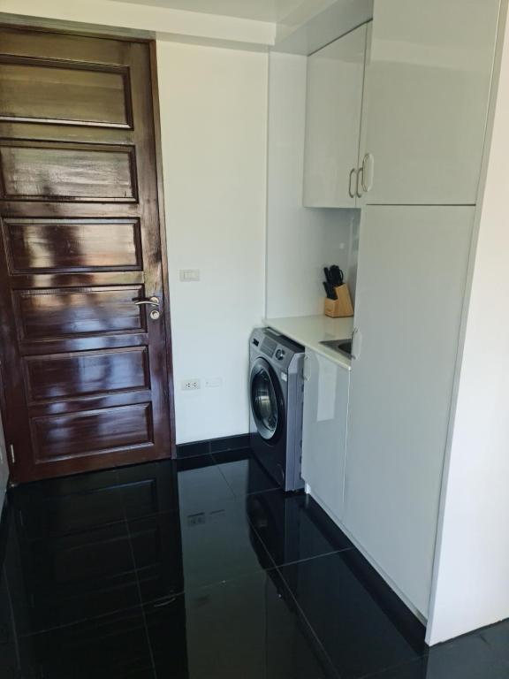 Kuchyň nebo kuchyňský kout v ubytování Art Patong Residence