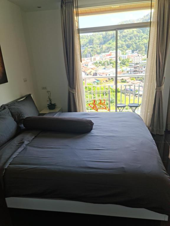 Postel nebo postele na pokoji v ubytování Art Patong Residence