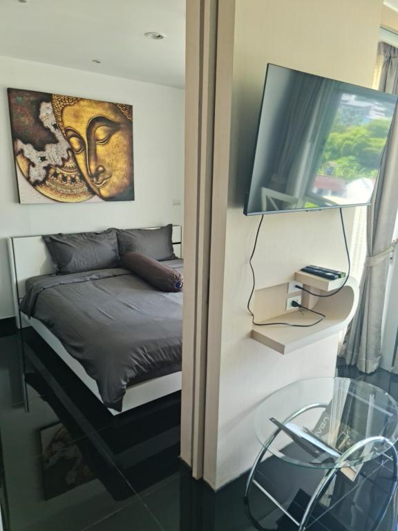 TV a/nebo společenská místnost v ubytování Art Patong Residence