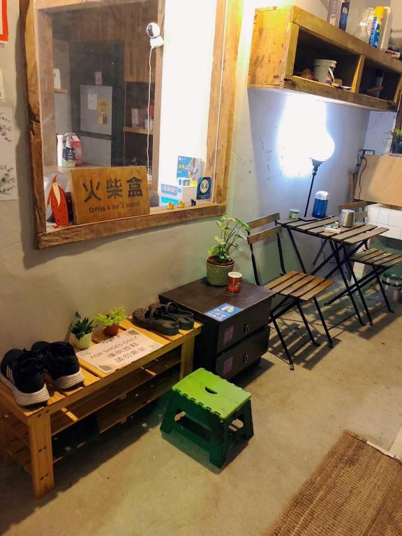 Posezení v ubytování MatchBox Hostel