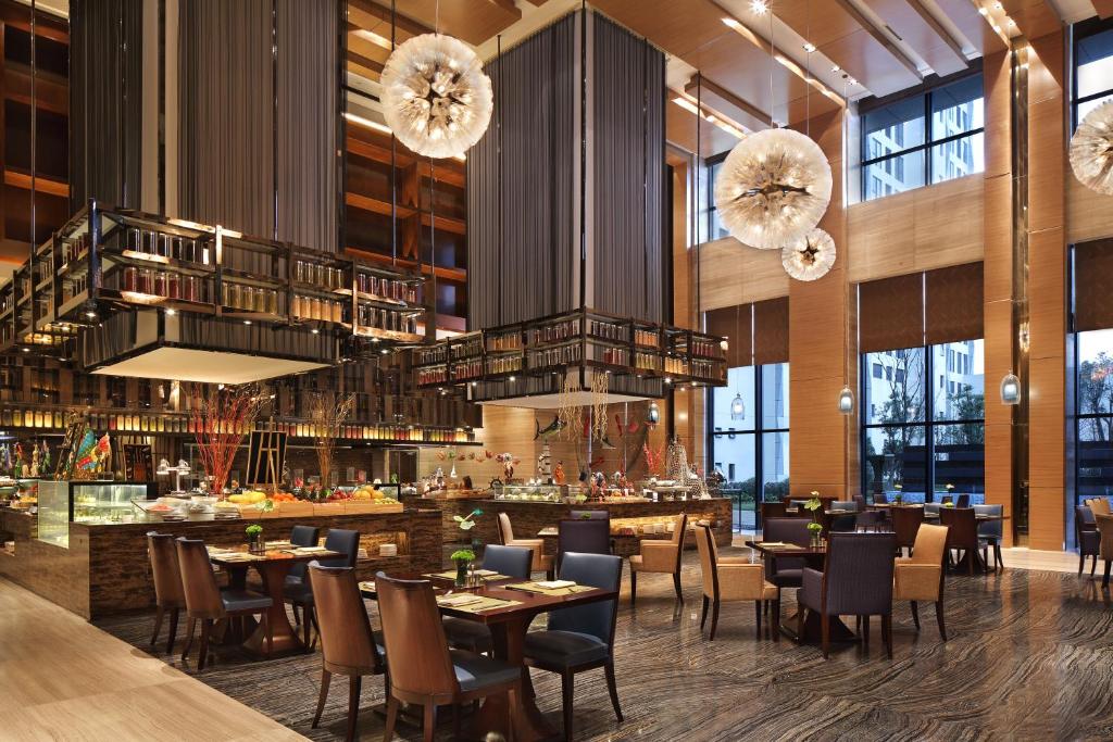 Restoran või mõni muu söögikoht majutusasutuses Wanda Realm Huangshi