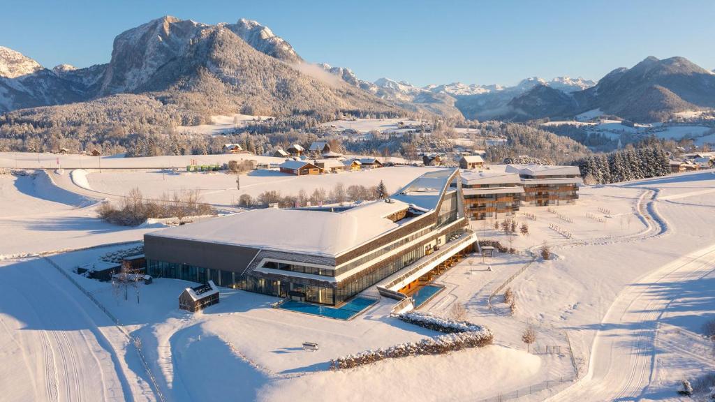 Nespecifikovaný výhled na hory nebo výhled na hory při pohledu z hotelu