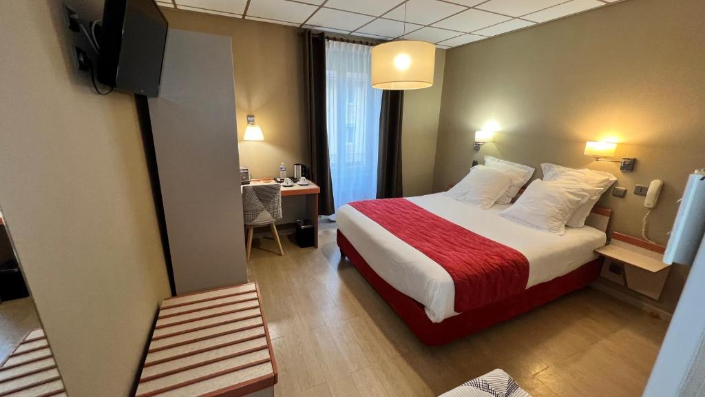 Postel nebo postele na pokoji v ubytování Logis Hôtel Restaurant Azalées