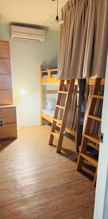 Postel nebo postele na pokoji v ubytování MatchBox Hostel