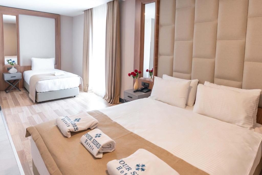 Postel nebo postele na pokoji v ubytování Four Sides Taksim Lion Hotel&Spa