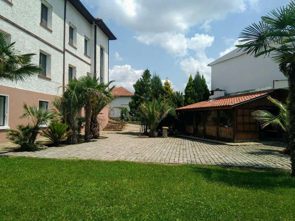 A garden outside Villa Dryanovo