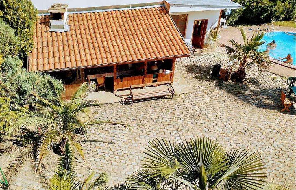 The swimming pool at or close to Villa Dryanovo