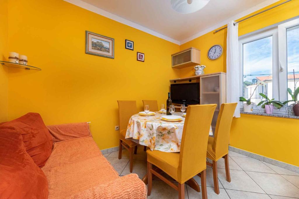 Fotografia z galérie ubytovania Apartment in Vrbnik/Insel Krk 35987 vo Vrbniku