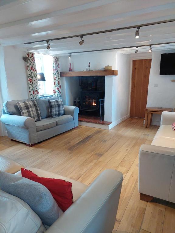 Church Bay Cottage Dog Friendly Sea Views, Holyhead (updated prices 2024)