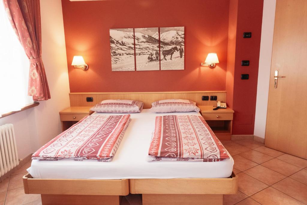 Postel nebo postele na pokoji v ubytování Hotel Garni Rin Da Rin