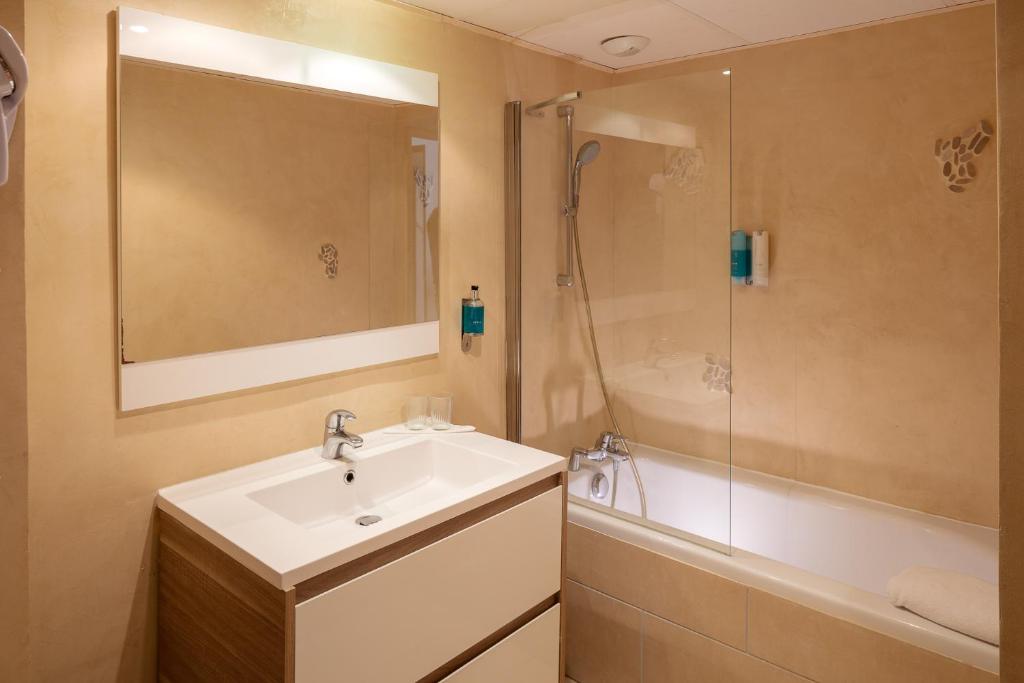 Ванная комната в Hotel Residence Les Medes