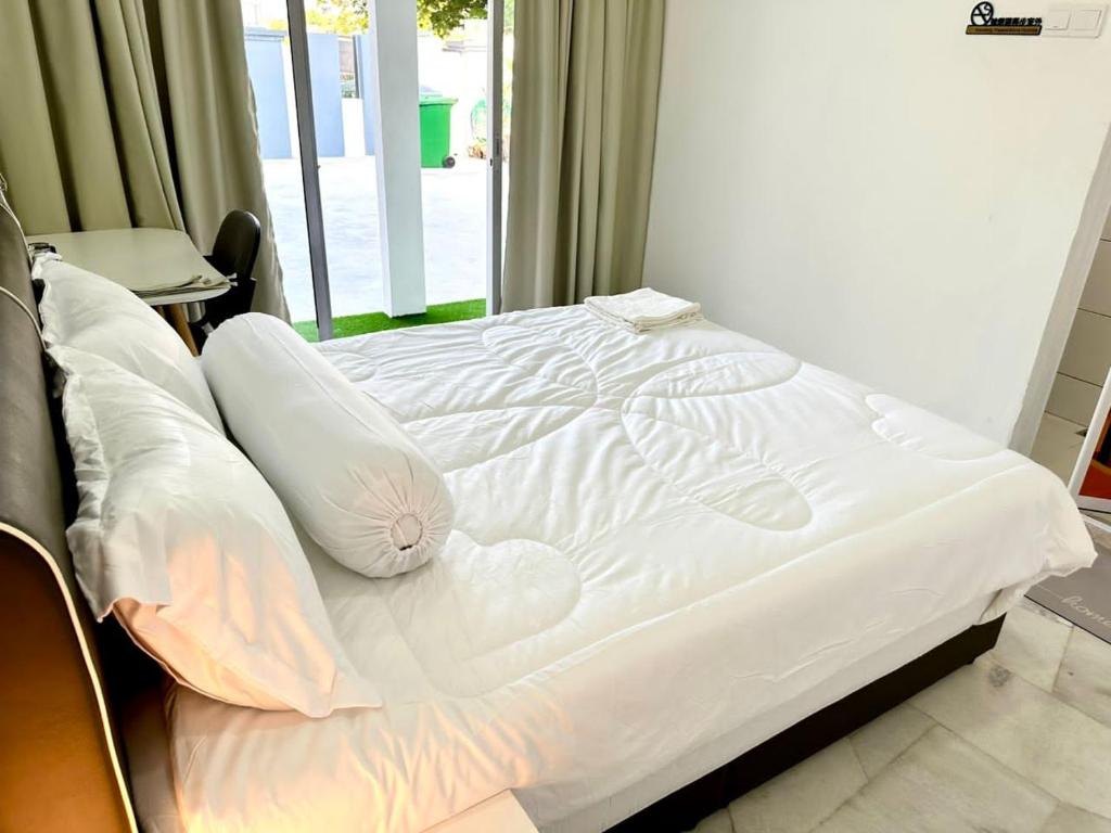 Postel nebo postele na pokoji v ubytování Three Homestay