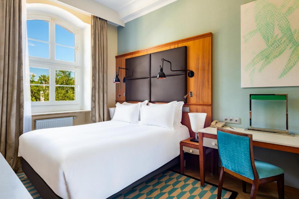 Postel nebo postele na pokoji v ubytování Sofitel Grand Sopot
