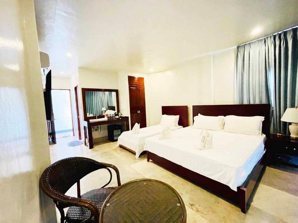 Postel nebo postele na pokoji v ubytování El Nido Beach Hotel