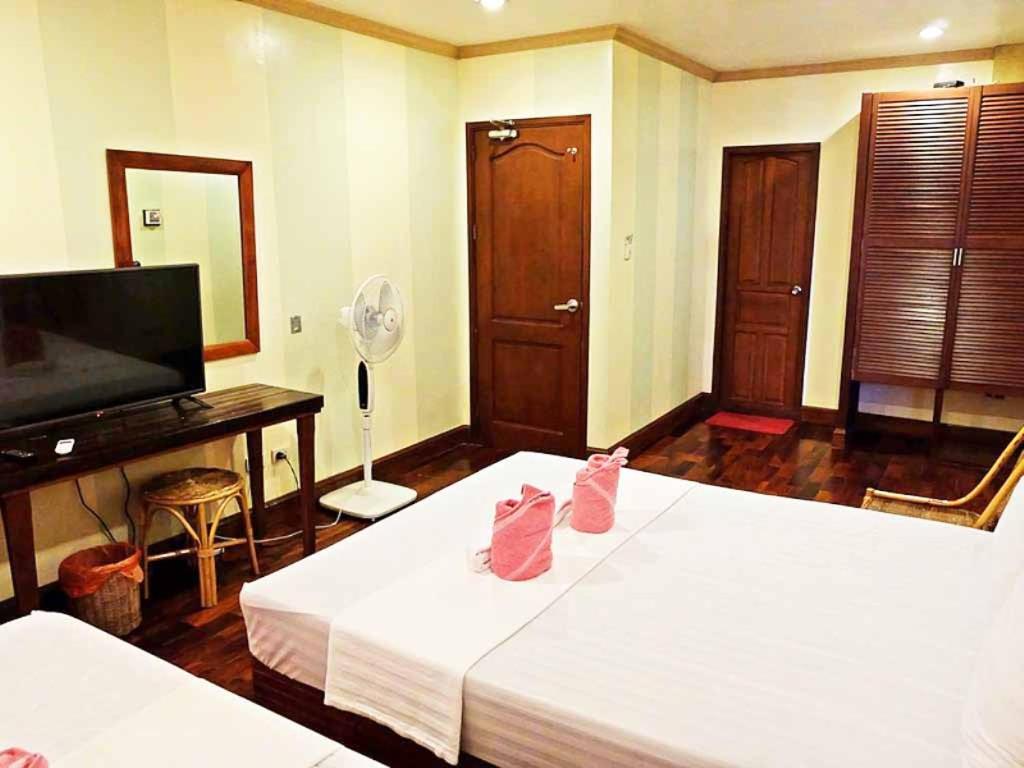TV a/nebo společenská místnost v ubytování El Nido Beach Hotel