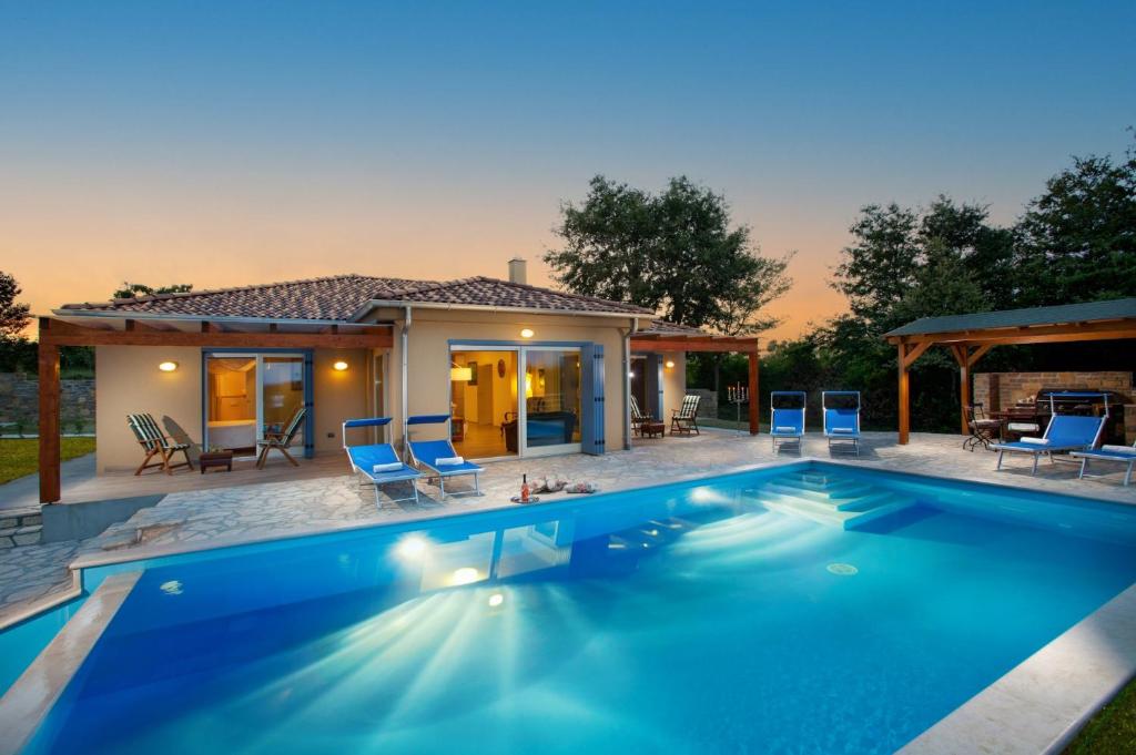 Bazén v ubytování Villa Principe by Villa Plus nebo v jeho okolí