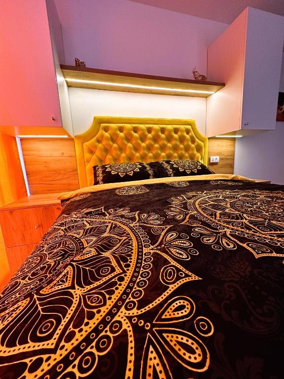 Postel nebo postele na pokoji v ubytování Zlatni apartman Borovi
