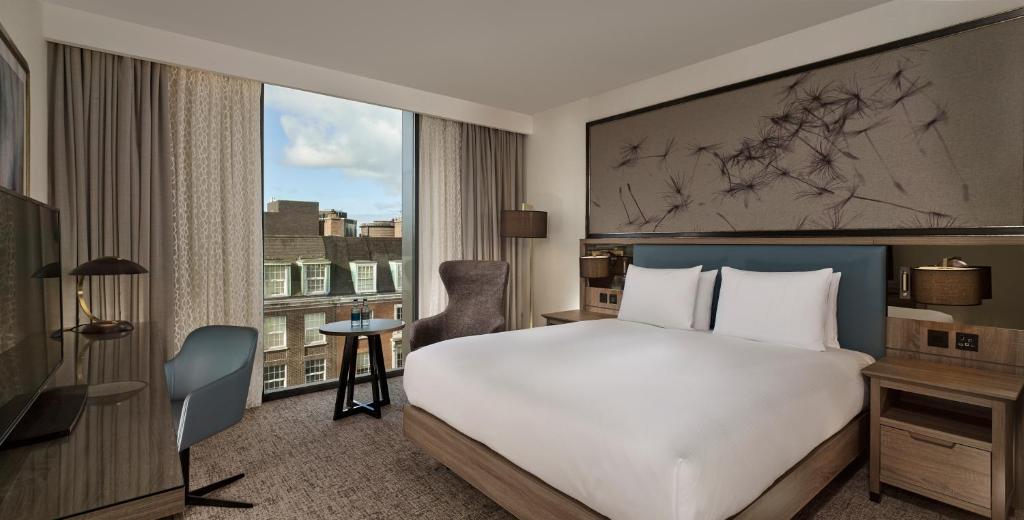Postel nebo postele na pokoji v ubytování Doubletree By Hilton Hull