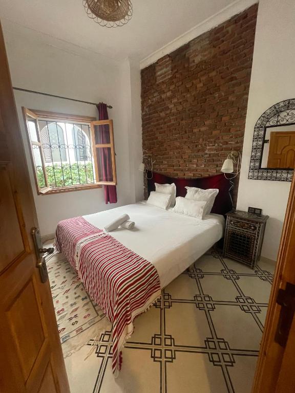 Una cama o camas en una habitación de Dar El Hayet