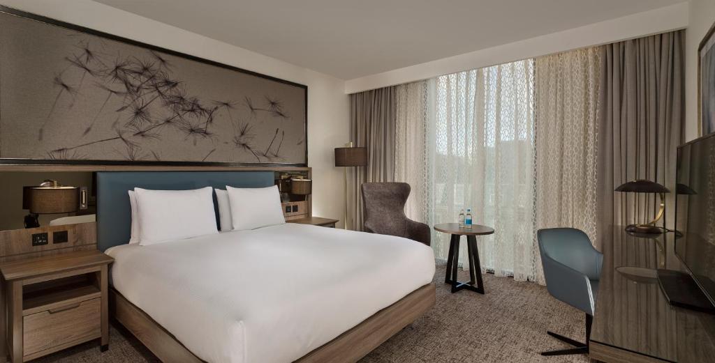 Postel nebo postele na pokoji v ubytování Doubletree By Hilton Hull