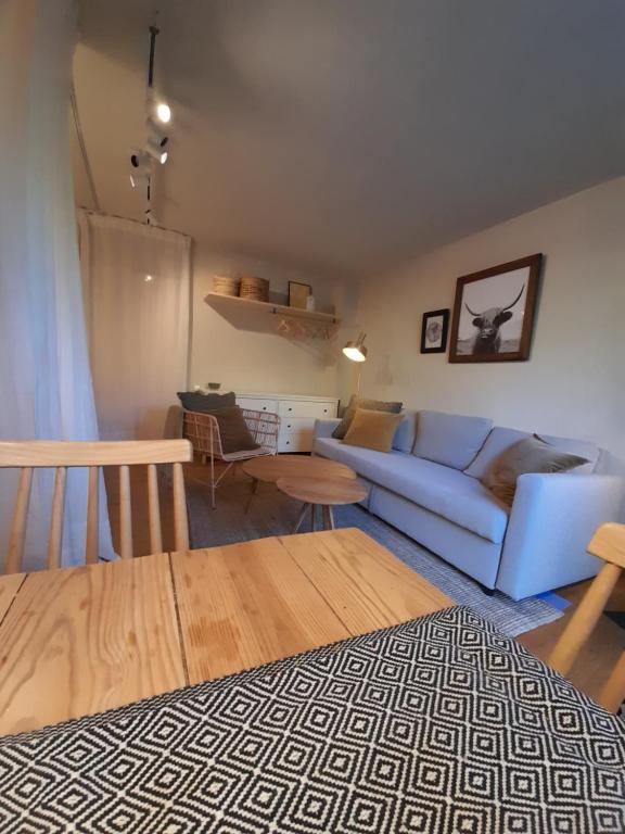 Posedenie v ubytovaní Acogedor estudio con terraza Besiberri 4