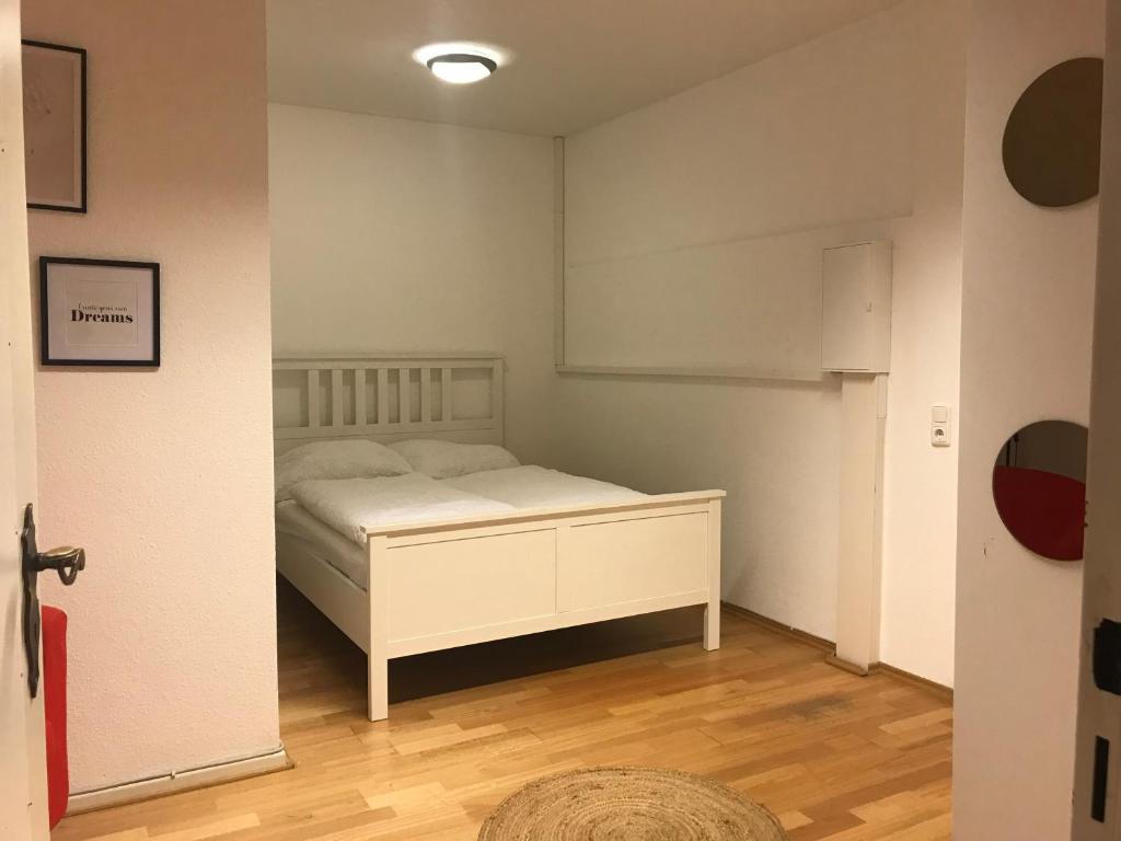 Postel nebo postele na pokoji v ubytování Relax Aachener Boardinghouse Budget