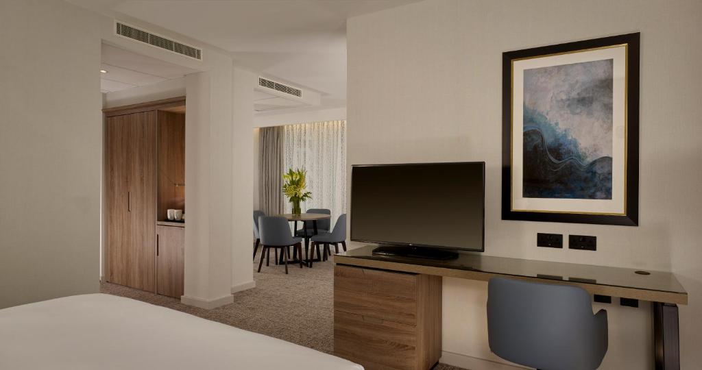 TV a/nebo společenská místnost v ubytování Doubletree By Hilton Hull