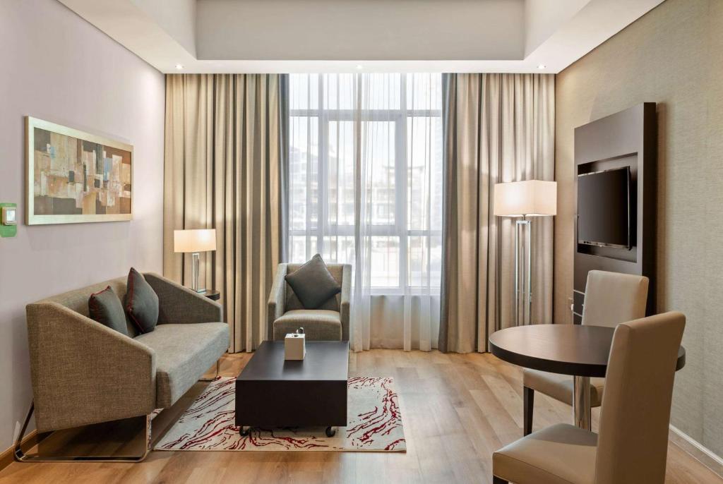 Ramada by Wyndham Dubai Barsha Heights - Resim 29