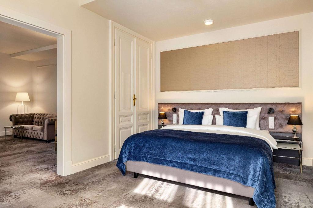 
King Suite Deluxe with Sofa Bed, Non-Smoking
