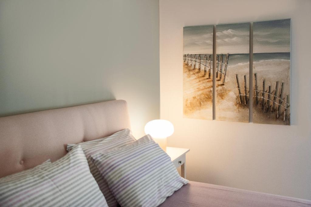 Postel nebo postele na pokoji v ubytování Vicky's Sky Loft