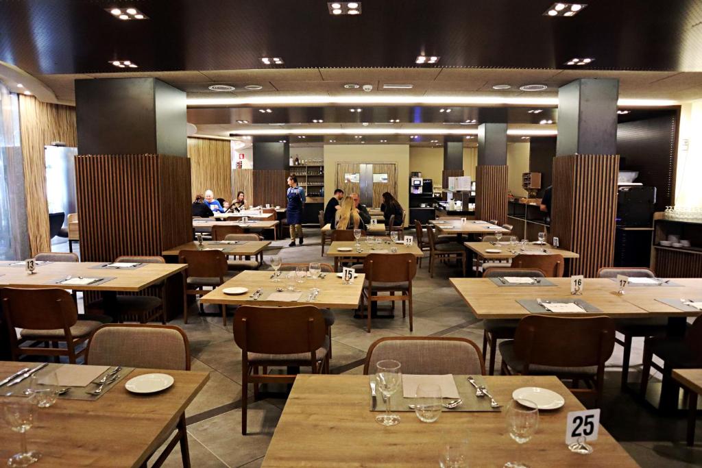 Restaurace v ubytování Yomo Mola Park