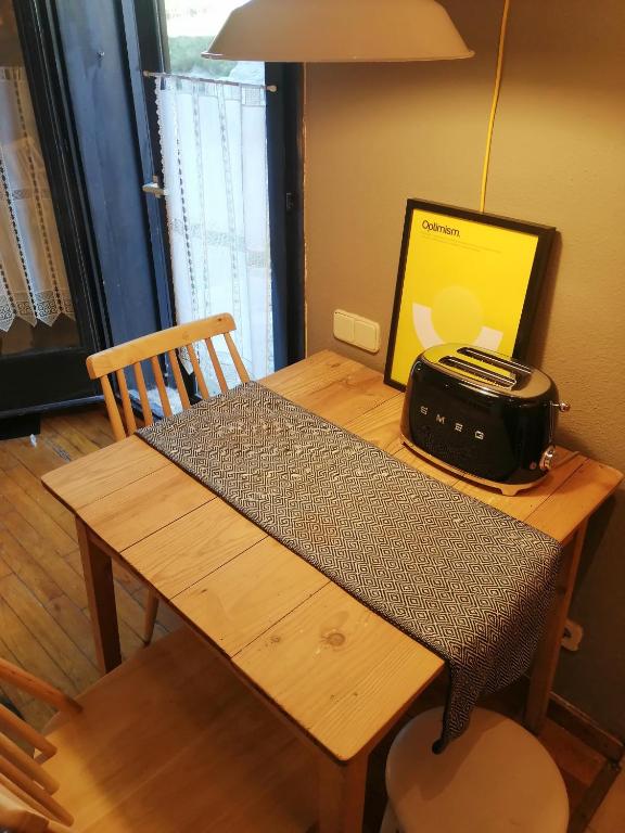 Televízia a/alebo spoločenská miestnosť v ubytovaní Acogedor estudio con terraza Besiberri 4