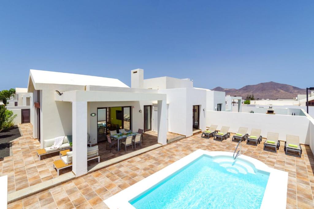 Villa Almudena by Villa Plus