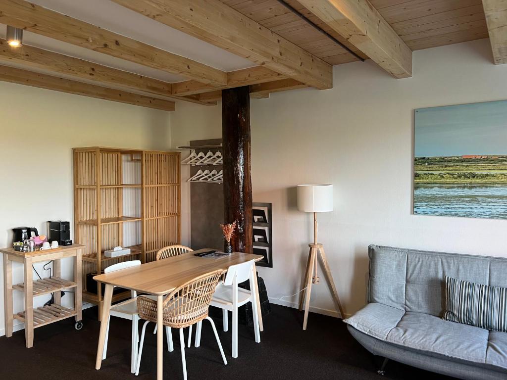 Posezení v ubytování Hotel Posthuys Vlieland