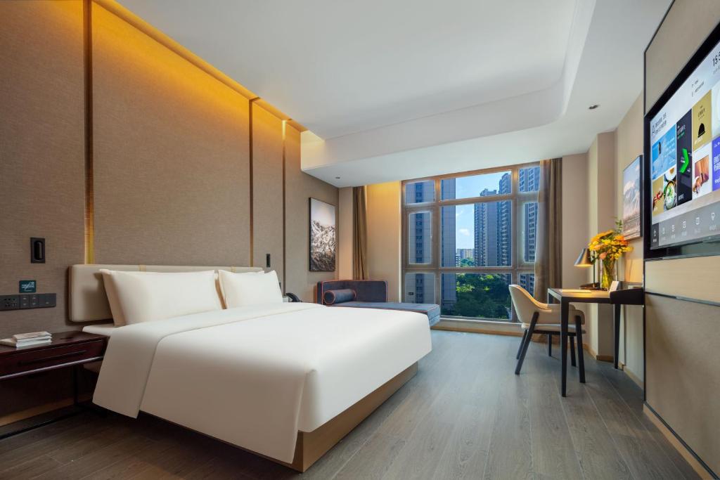 Postel nebo postele na pokoji v ubytování Atour Hotel Meizhou West Station R&F Center