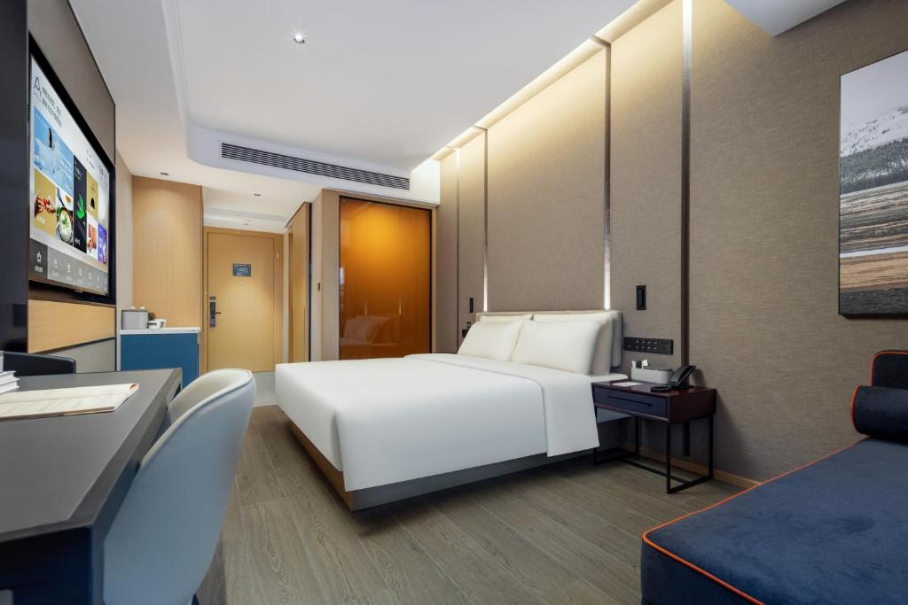 Postel nebo postele na pokoji v ubytování Atour Hotel Meizhou West Station R&F Center