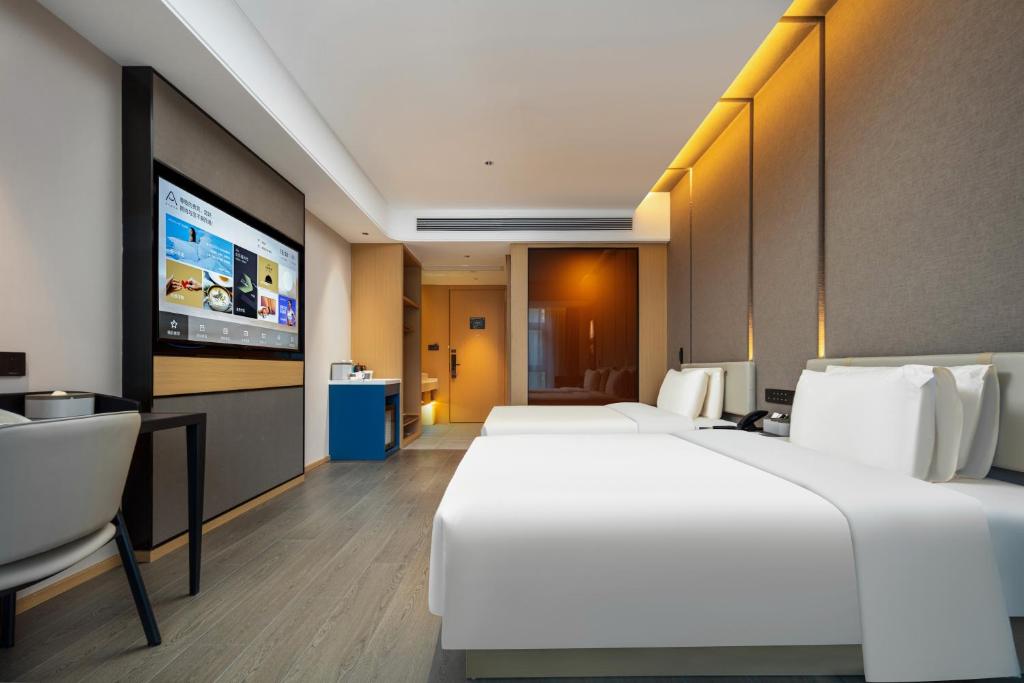 Postel nebo postele na pokoji v ubytování Atour Hotel Meizhou West Station R&F Center
