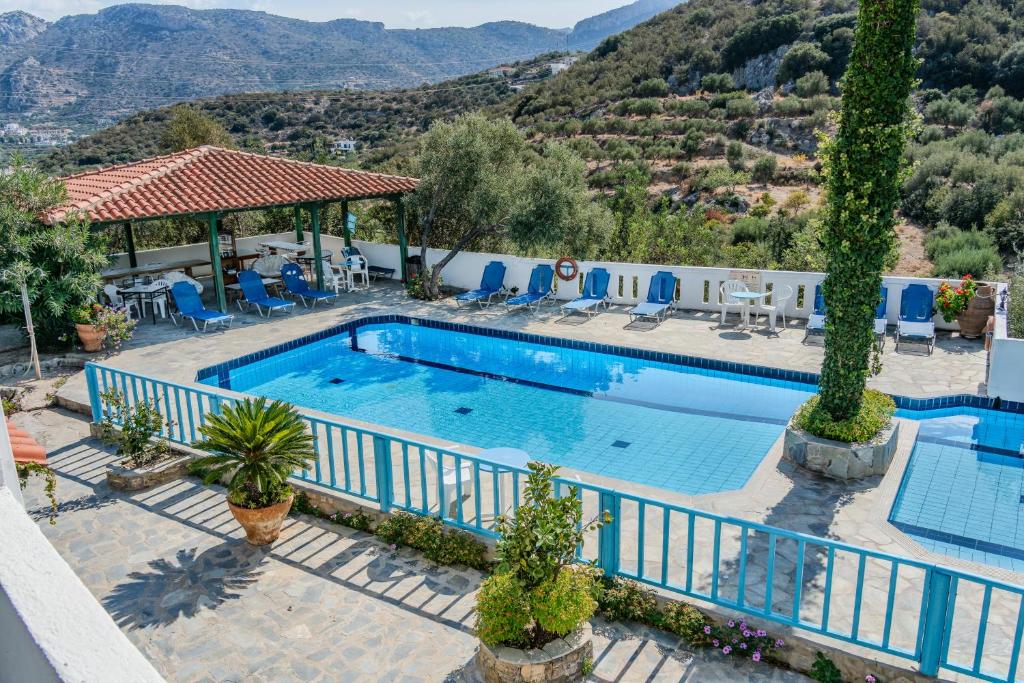 Vista de la piscina de Athina Villas o d'una piscina que hi ha a prop