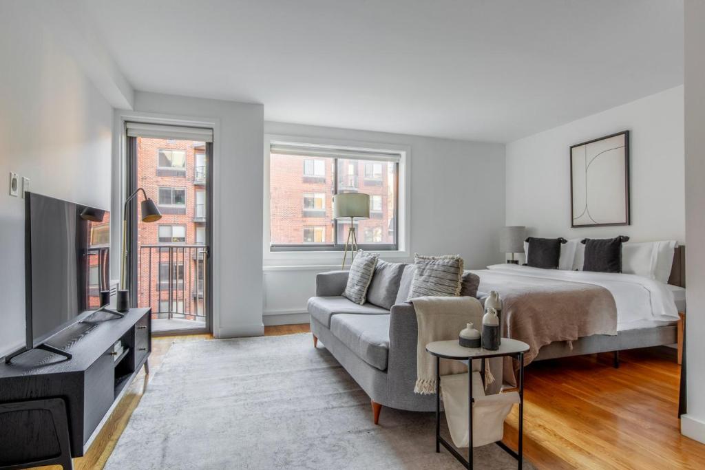 Chelsea studio w elevator wd nr Union Square NYC-1319, New York ...