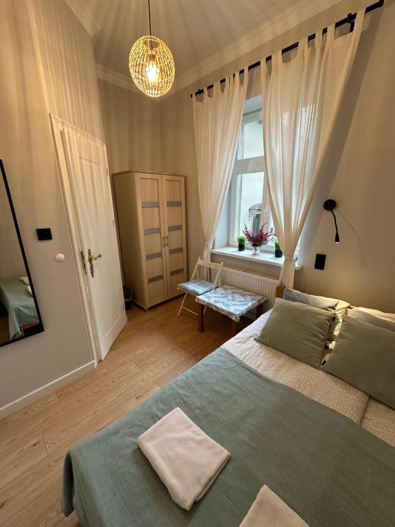 Postel nebo postele na pokoji v ubytování Kamienica Ogrodowa Rooms