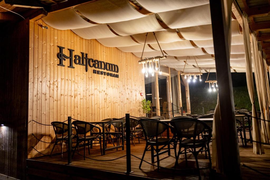 Restaurace v ubytování Glamping Resort Halicanum