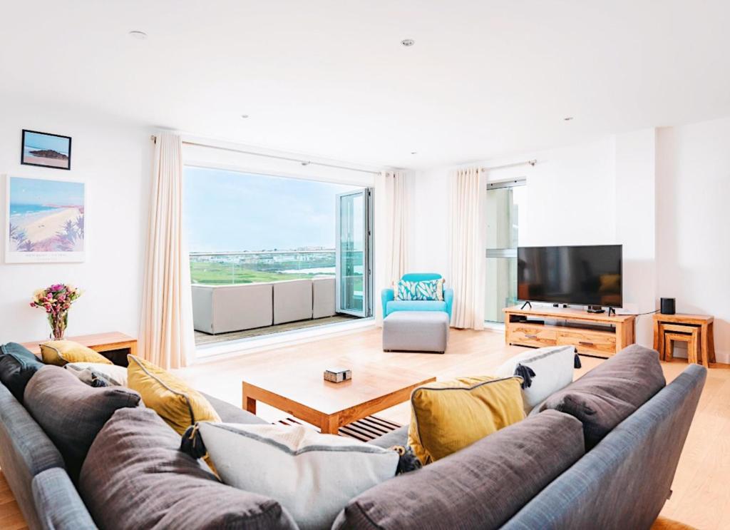 14 Azure, Newquay (updated prices 2024)